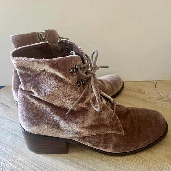 L. Paolo Velvet Lace Up Heel Boots Size 9 - Picture 5 of 7